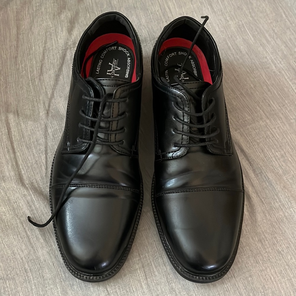 Men’s dress shoes - only worn 1 time!